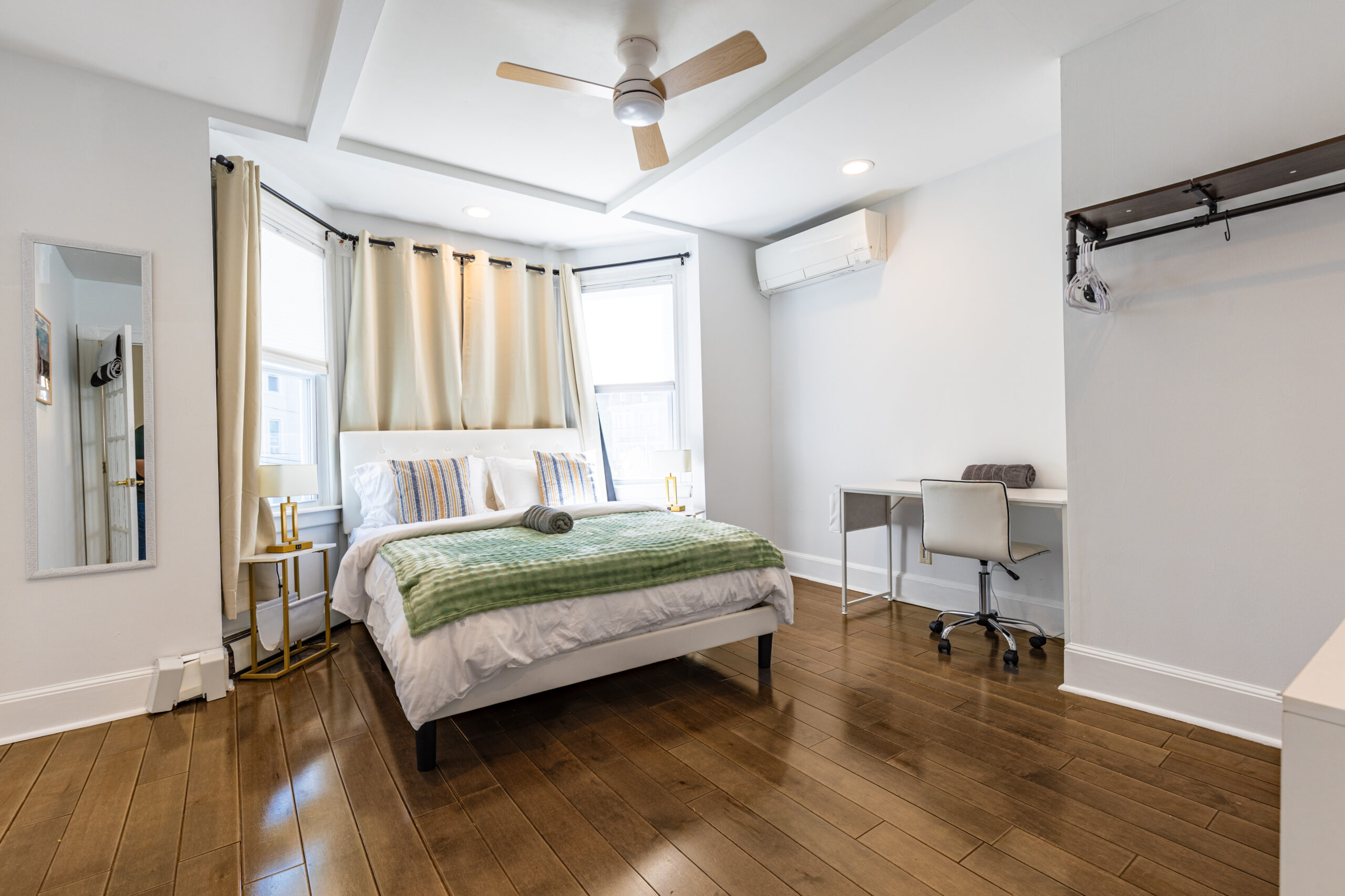 15_Bedroom1_view1